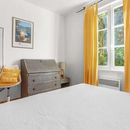 Maison Grillons Holiday home