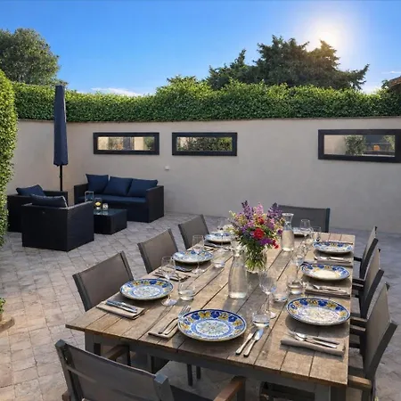 Maison Grillons בית נופש *
